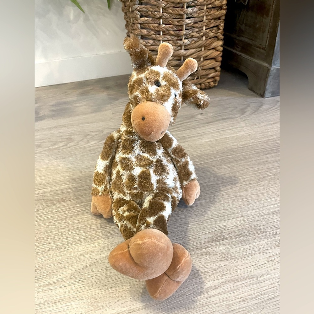 RETIRED Jellycat  "PICKLES" Giraffe Plush Stuffed Toy
